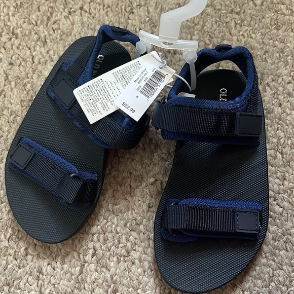 Old Navy Snap Strap Sandals - Picture 4 of 7
